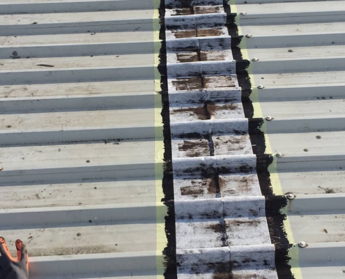 Waterproofing roof plates seams